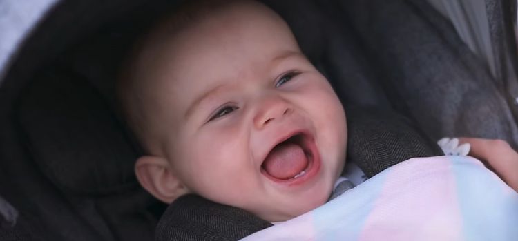 Is It Alright To Feed Baby In A Car Seat While Driving ?