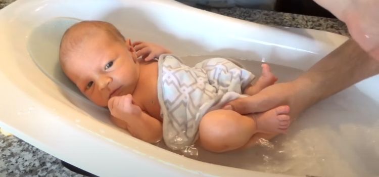 How To Keep Water Out Of Baby's Ears During Bath