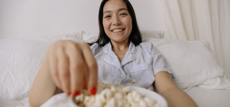 Can I Eat Popcorn While Breastfeeding